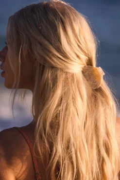 Monday Swimwear Essentials^Sanibel Shell Hair Clip - Ivory Swirl